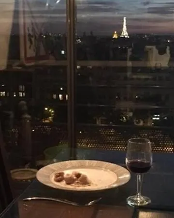 Floor With Eiffel Tower View And Roof Paris