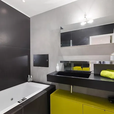 Floor With Eiffel Tower View And Roof Lejlighed *