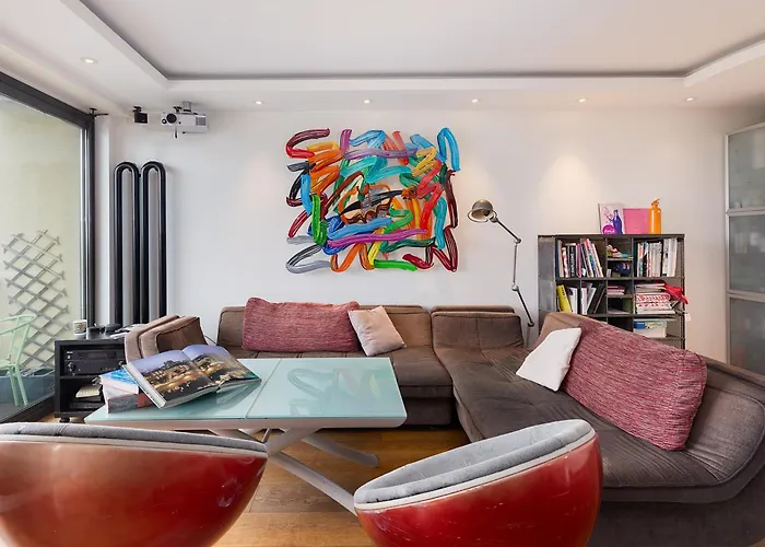 Floor With Eiffel Tower View And Roof アパート パリ