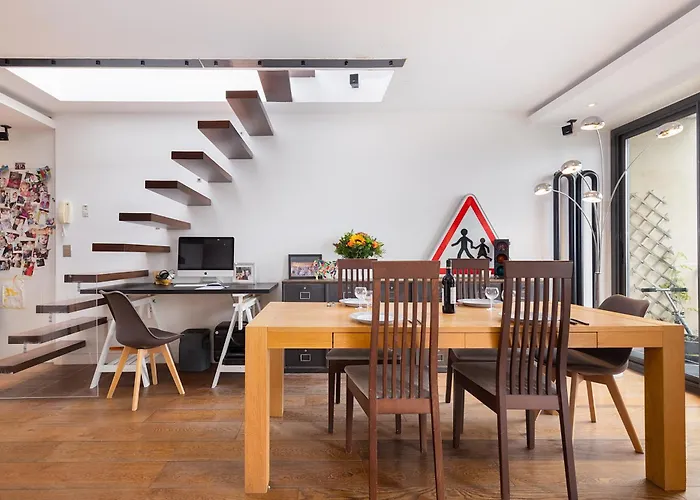 Floor With Eiffel Tower View And Roof アパート *