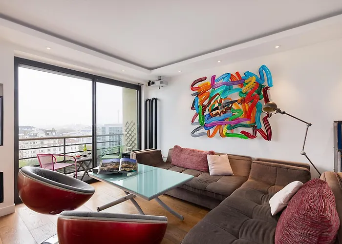 Floor With Eiffel Tower View And Roof アパート パリ