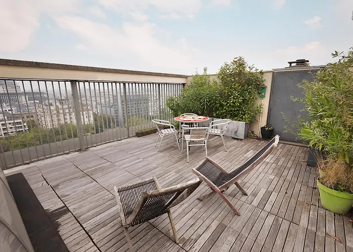 Floor With Eiffel Tower View And Roof アパート パリ