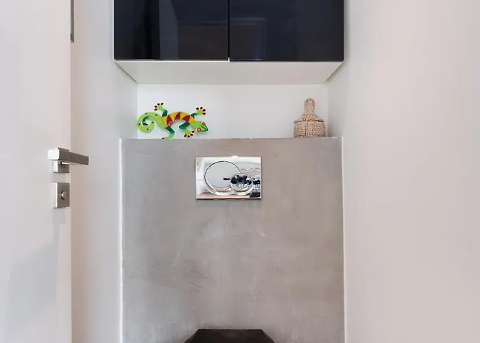 Floor With Eiffel Tower View And Roof *