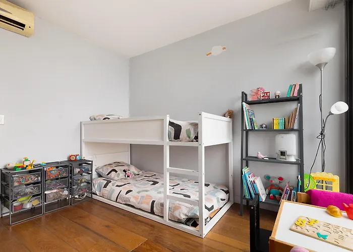 Floor With Eiffel Tower View And Roof アパート *