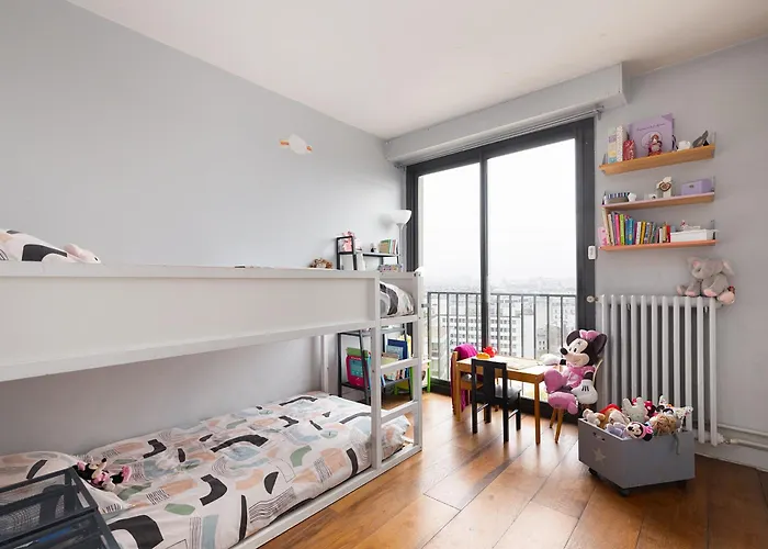 Floor With Eiffel Tower View And Roof * パリ